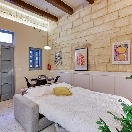 בית נופש Boutique Townhouse With Garden סליאמה