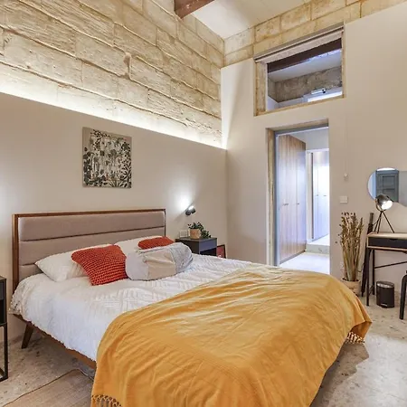 Boutique Townhouse With Garden בית נופש