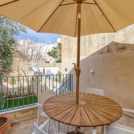 Boutique Townhouse With Garden * Σλιέμα